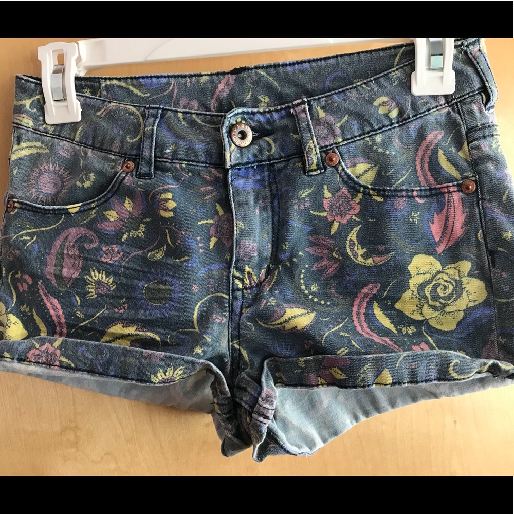 DIVIDED high waist shorts